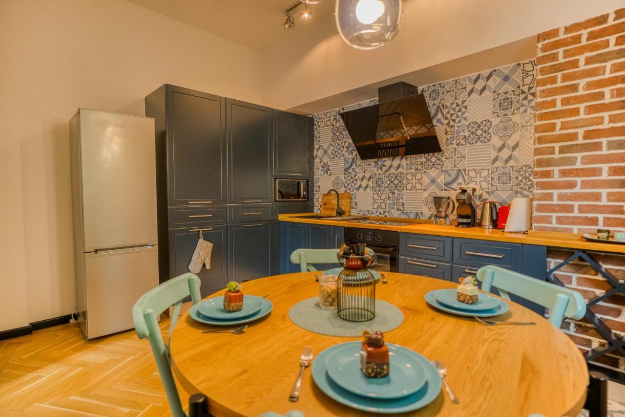 Apartment Historic Charm Meets Modern Comfort: Athenaeum 2br