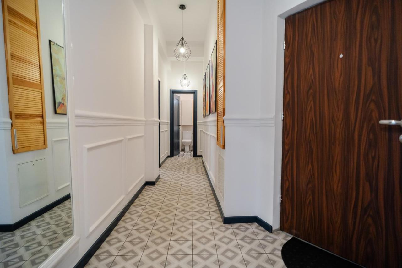 Historic Charm Meets Modern Comfort: Athenaeum 2br * Bucharest