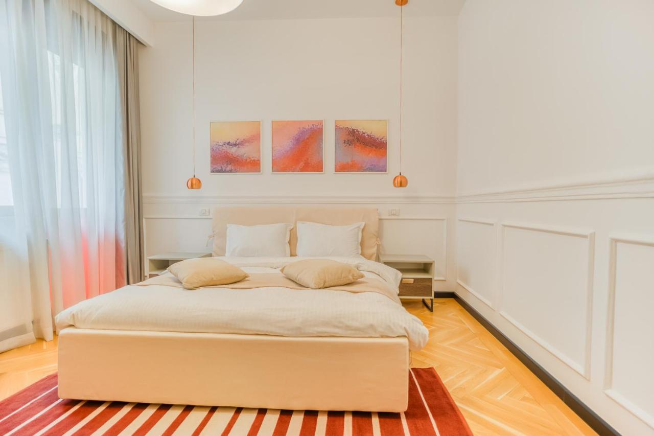 Historic Charm Meets Modern Comfort: Athenaeum 2br Apartment