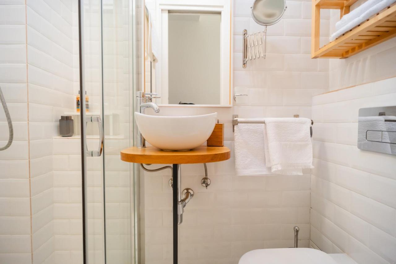 Historic Charm Meets Modern Comfort: Athenaeum 2br Bucharest