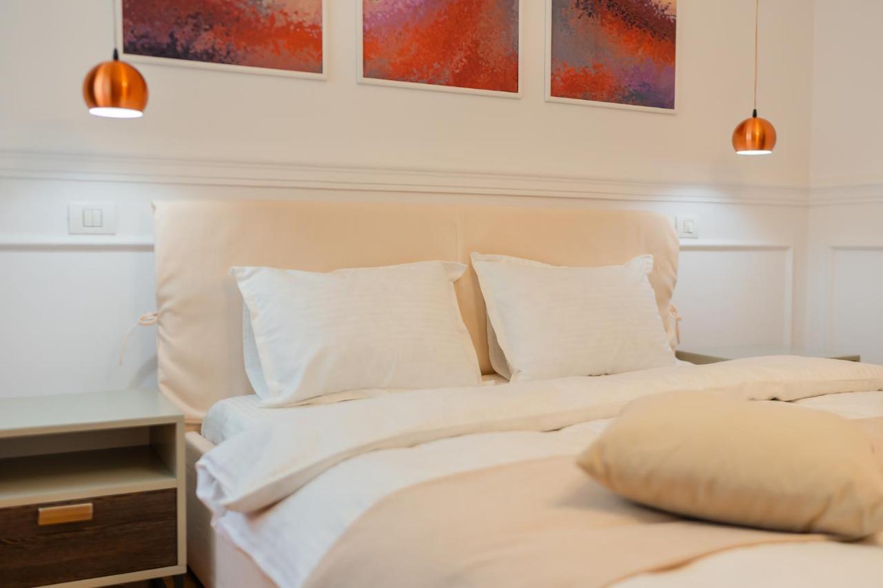 Apartment Historic Charm Meets Modern Comfort: Athenaeum 2br *