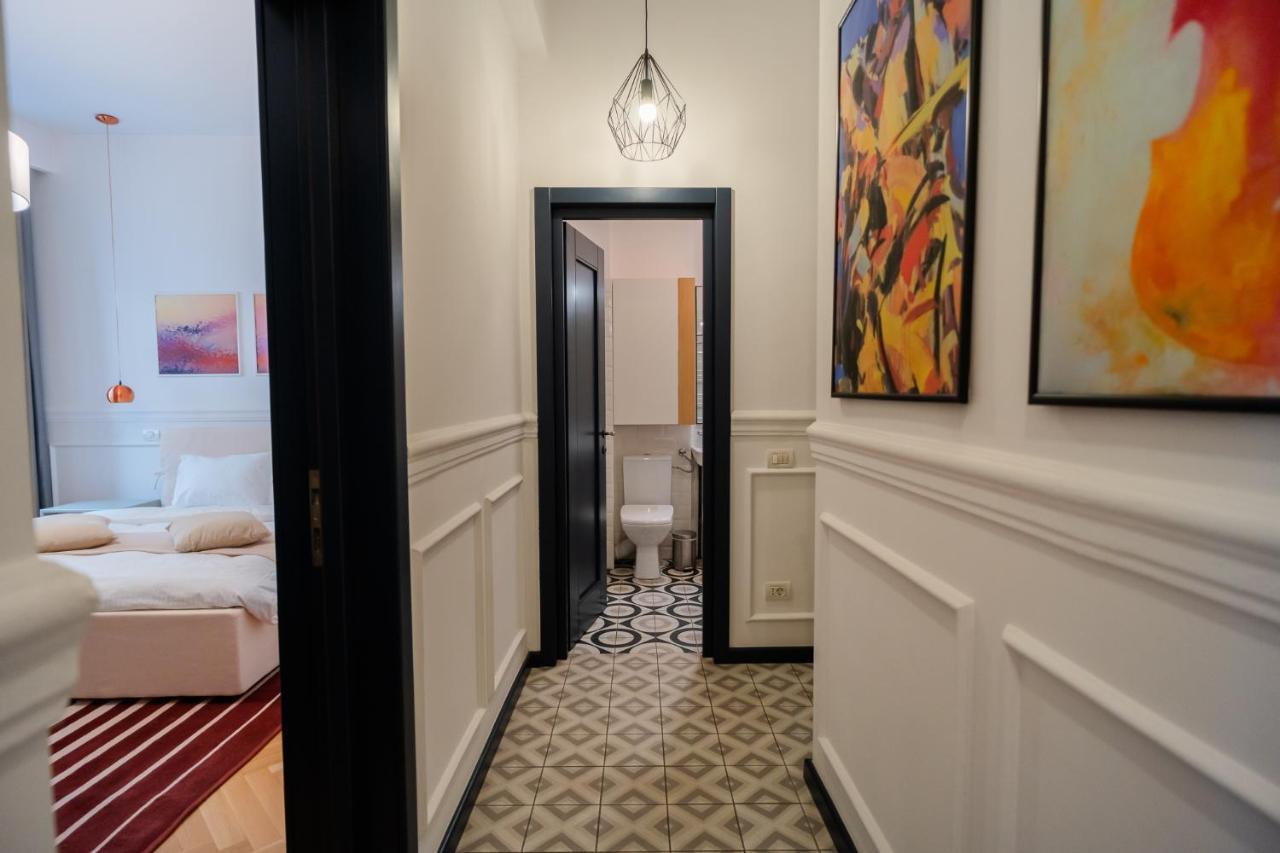Historic Charm Meets Modern Comfort: Athenaeum 2br Apartment