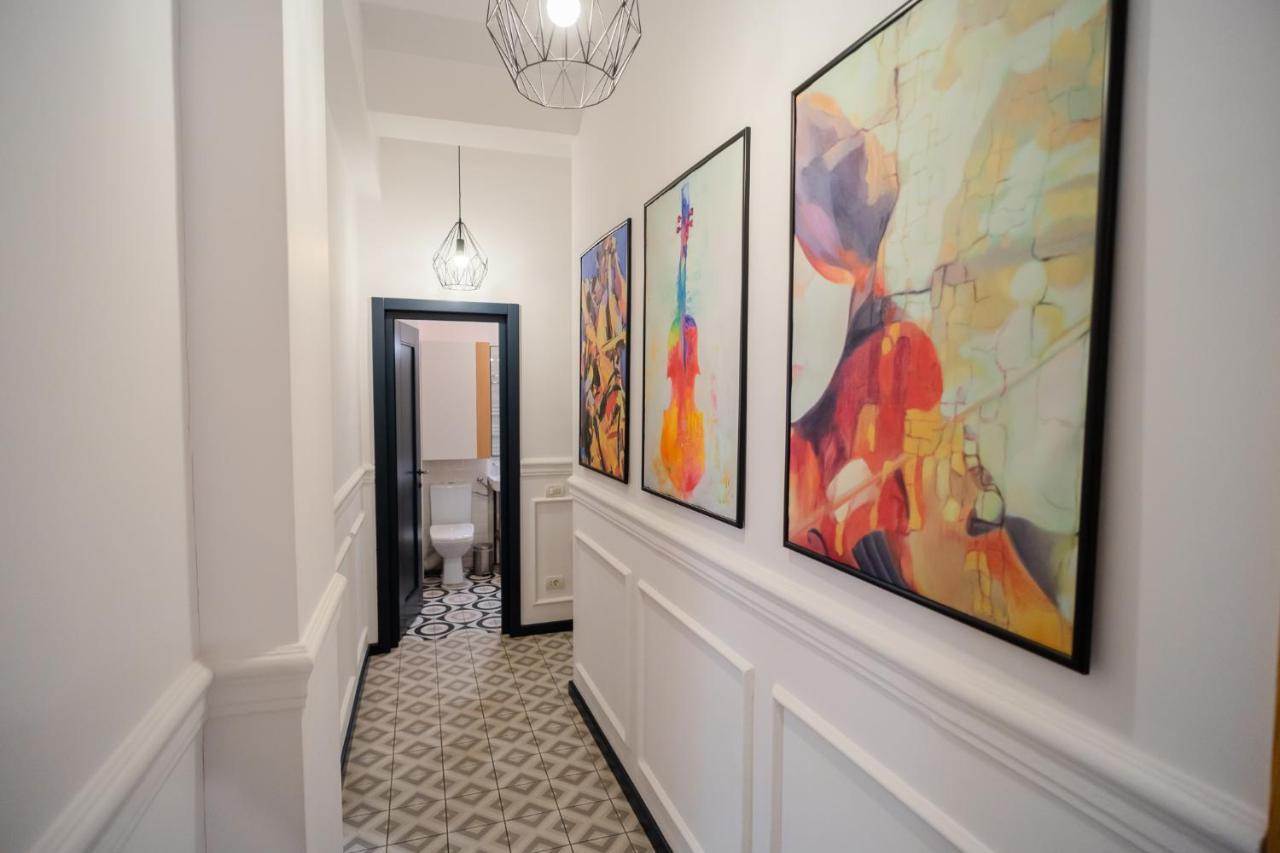 Historic Charm Meets Modern Comfort: Athenaeum 2br
