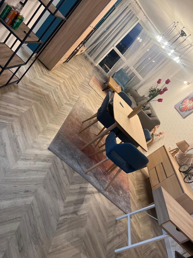 Apartment In Town *