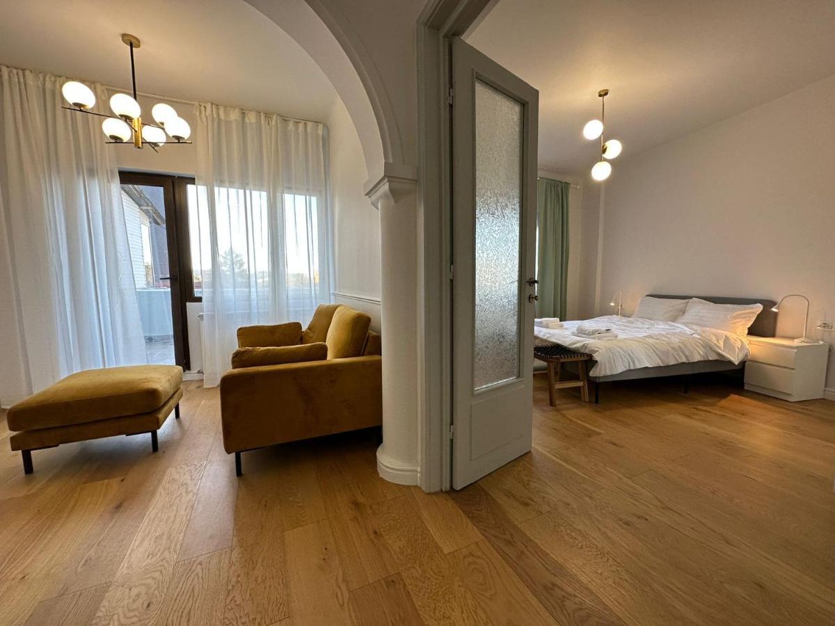 Cozy 2 Bedroom In The Center *