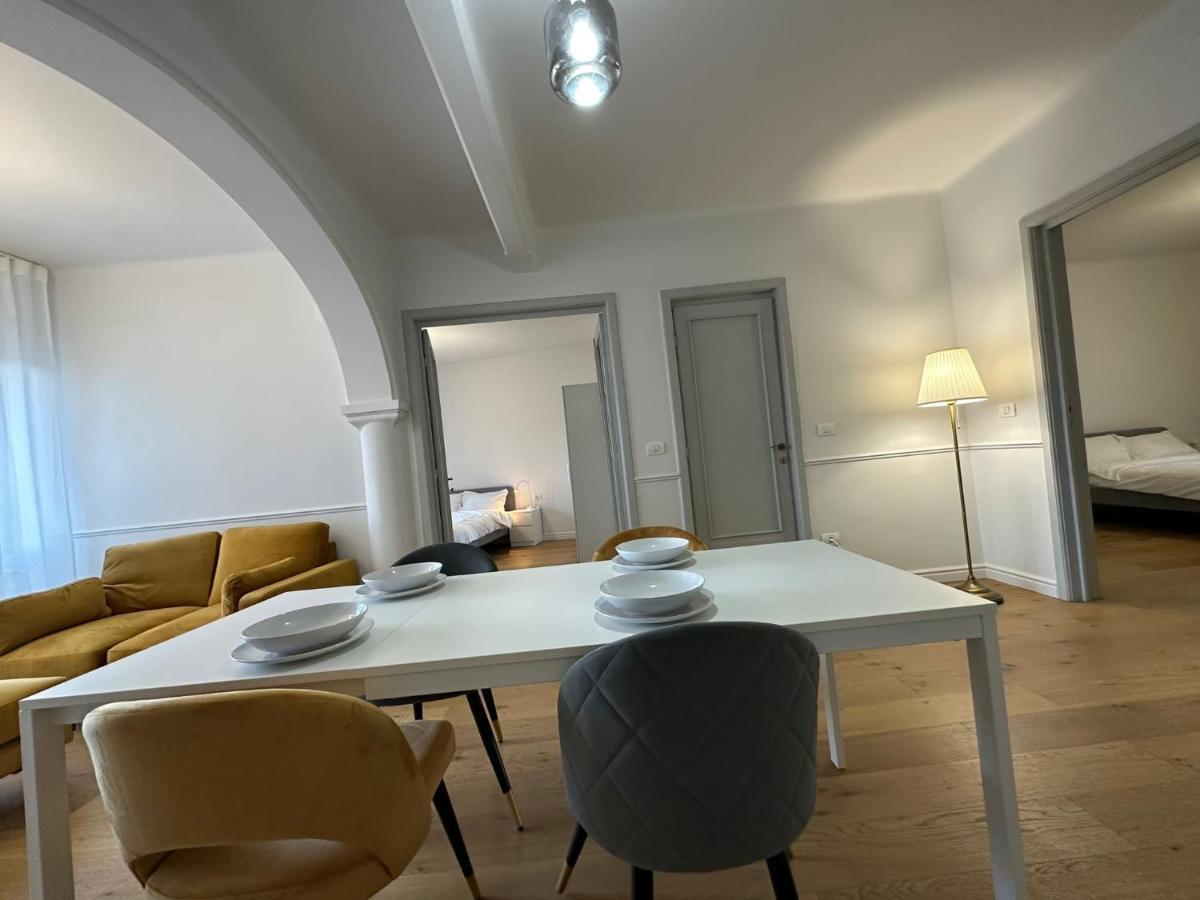 Cozy 2 Bedroom In The Center Apartment *