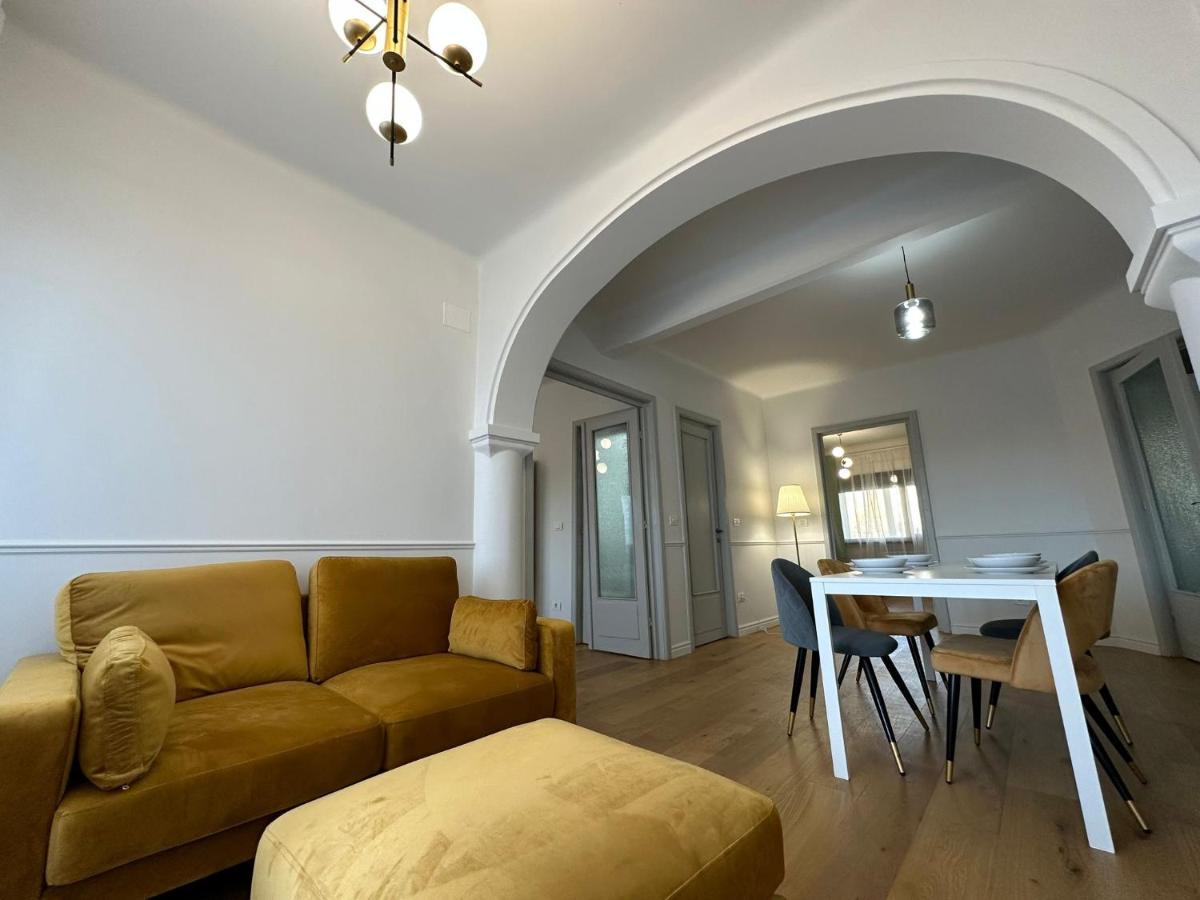 Cozy 2 Bedroom In The Center Apartment