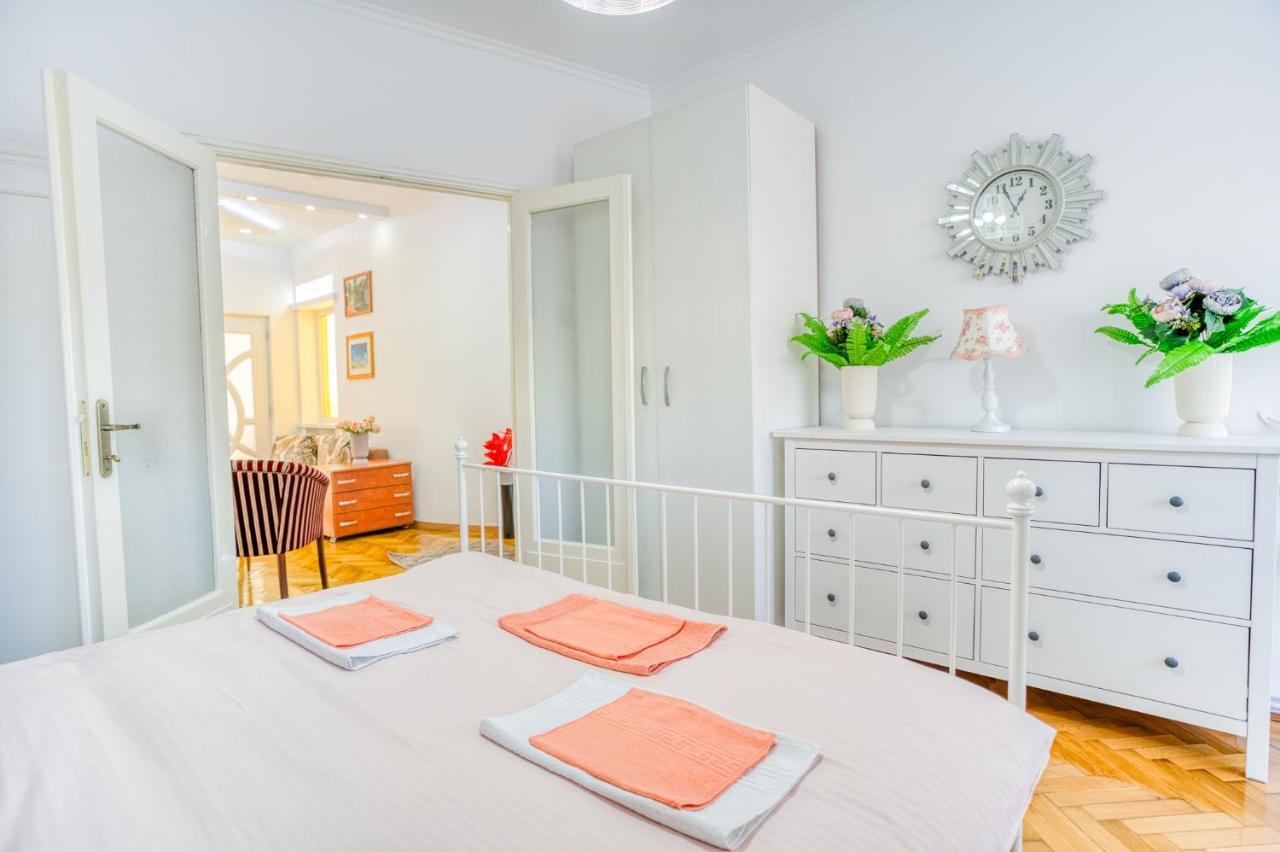 Apartment Suvenir Chic - Fusion Of Modern Elegance & Harmony