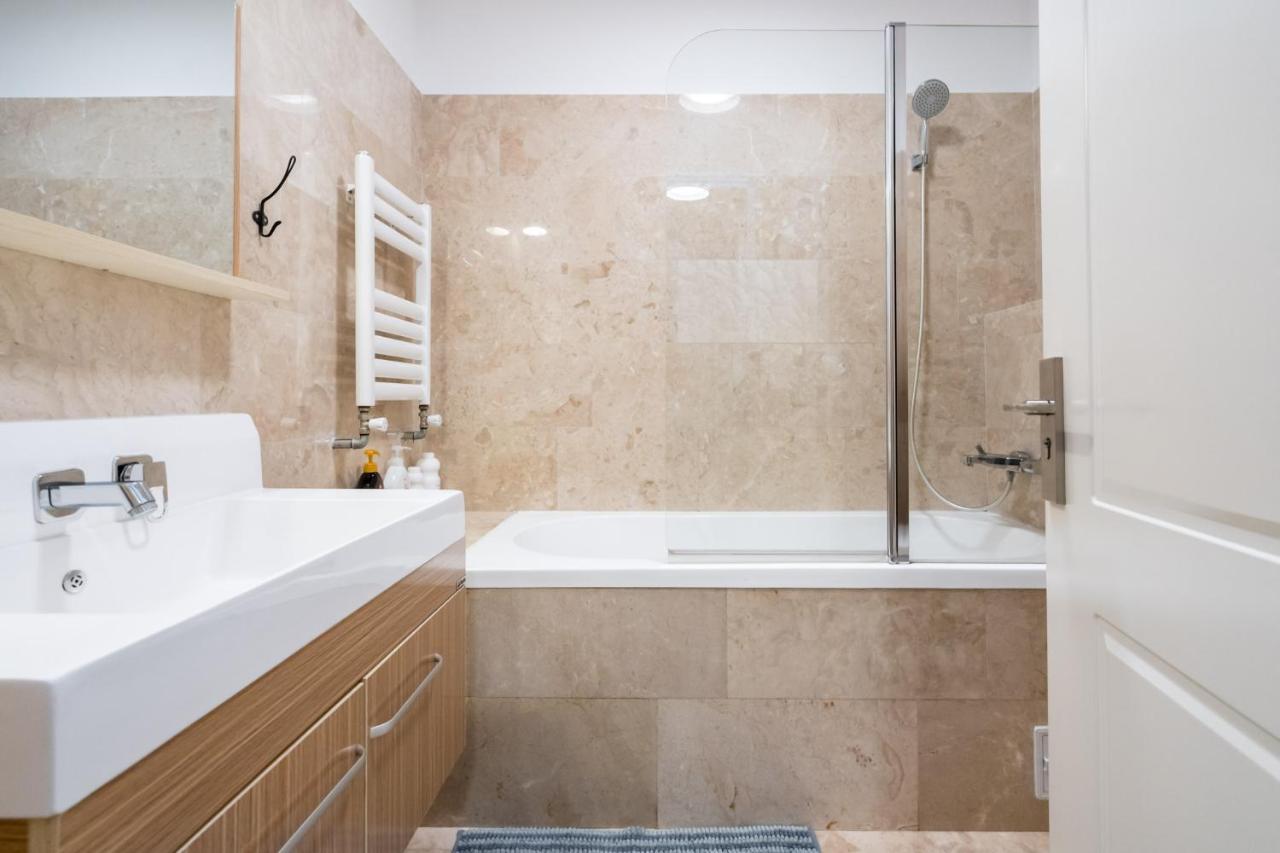 Apartment Happy Bubble I Timpuri Noi 1br 4 Ppl Bucharest