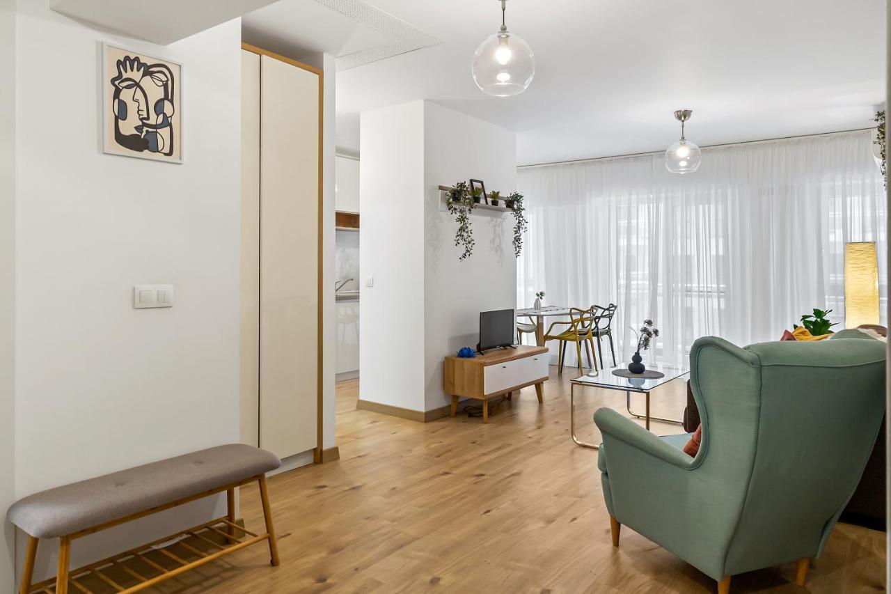 Living In Color - Modern Getaway Apartment *