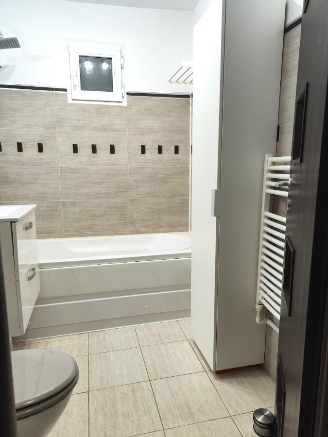 Platinum - Cu 3 Camere, 2 Dormitoare, 2 Bai, Bucatarie Complet Utilata, 2 Balcoane Bucareste