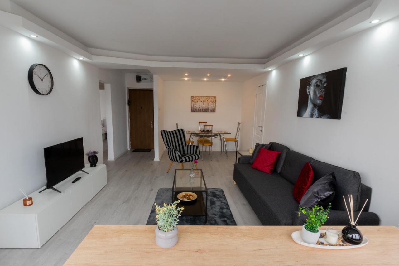 Quiet Ruby Horizon Apartment Bucharest