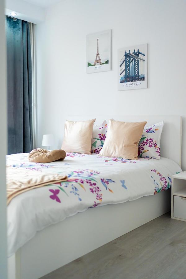 Quiet Ruby Horizon Apartment Bucharest