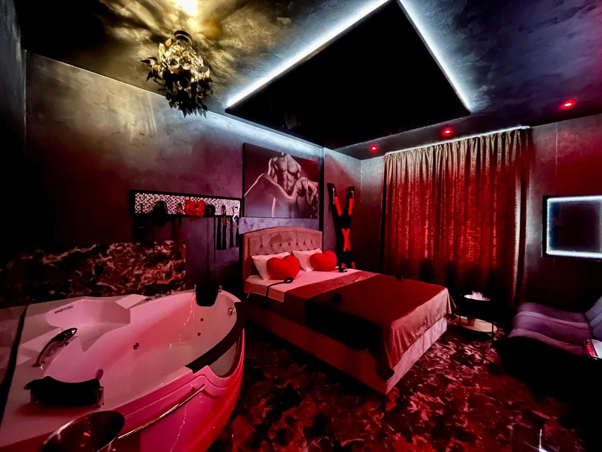 Homestay Love Room Bucharest