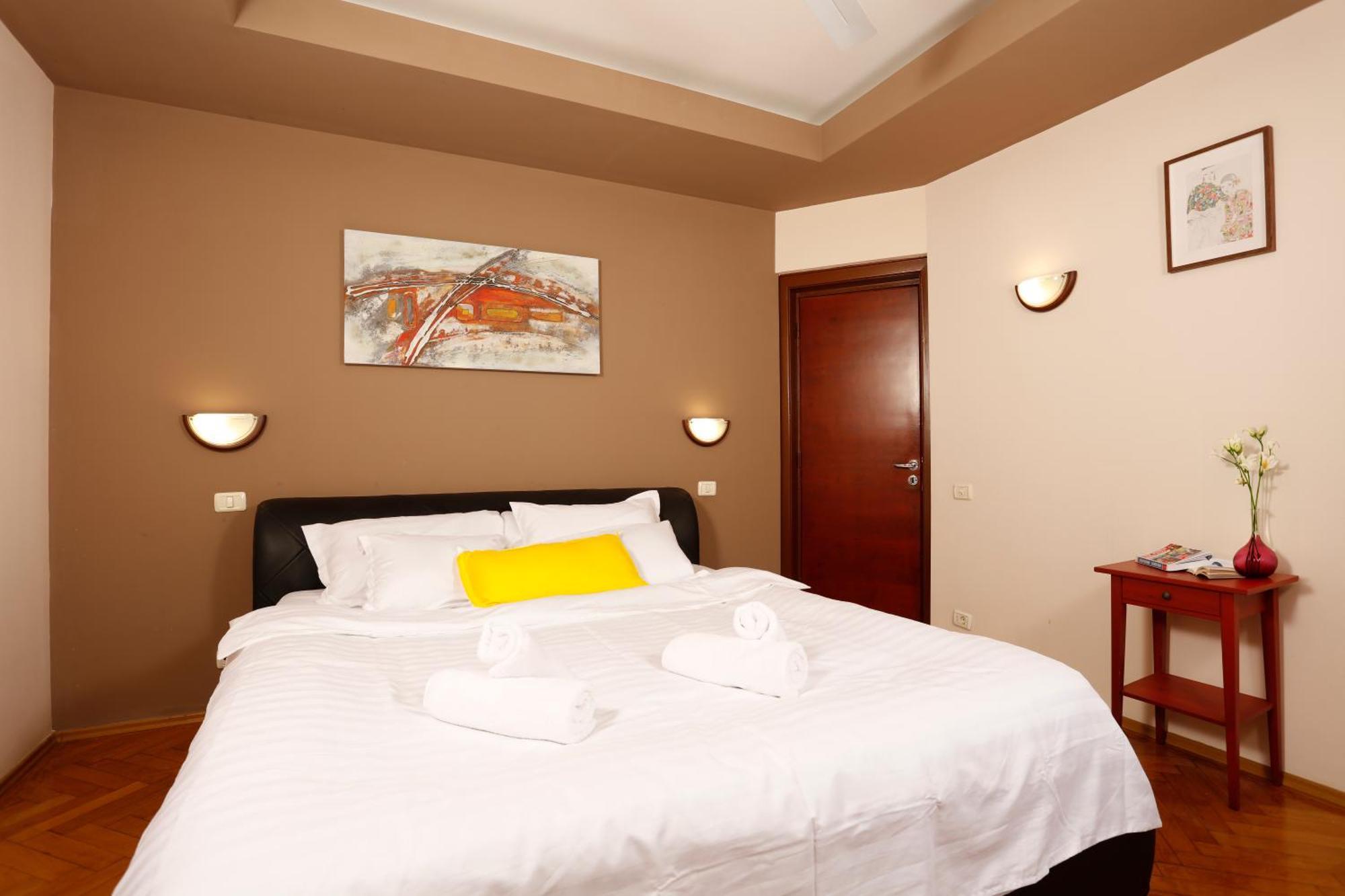 Near Old Town - Chill & Relax - 3Bdr Cozy & Roomy Bucareste