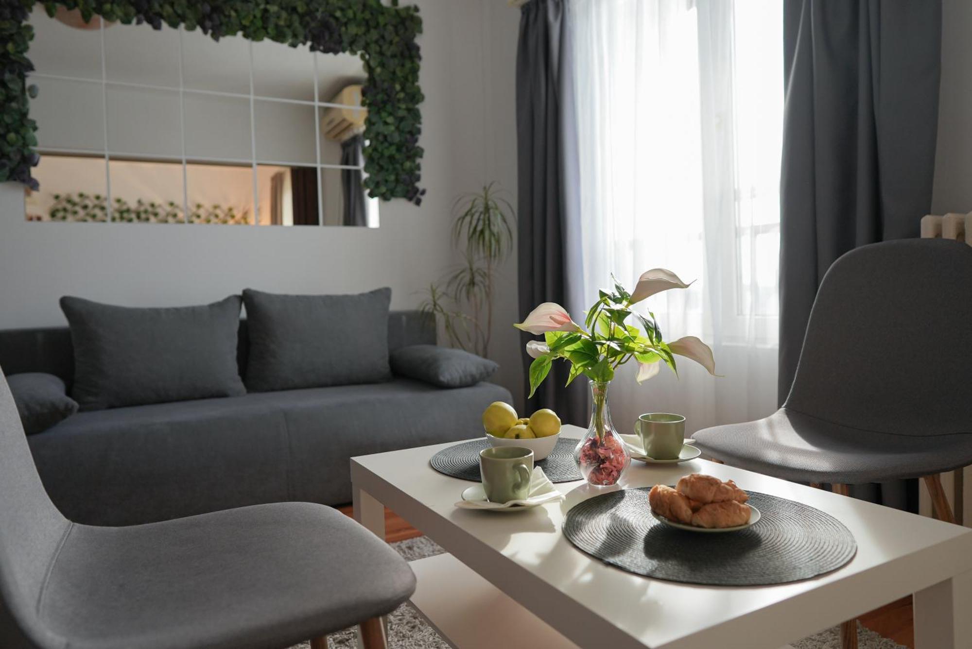 Victoria Avenue Apartment *