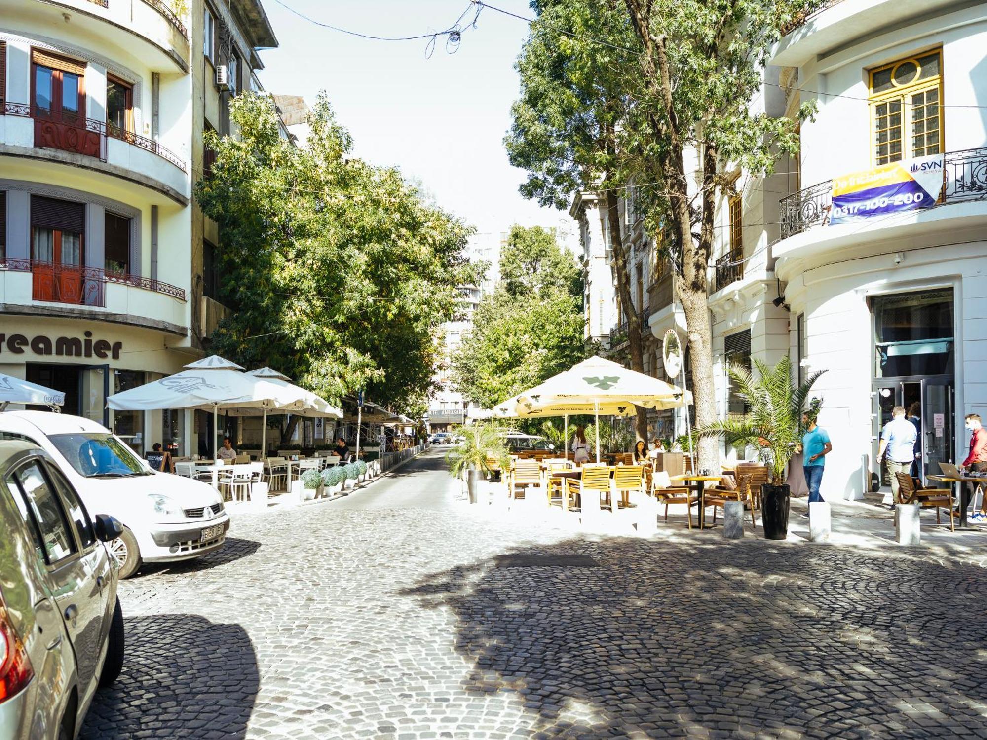 Gala Athenaeum - Amazing Architecture *