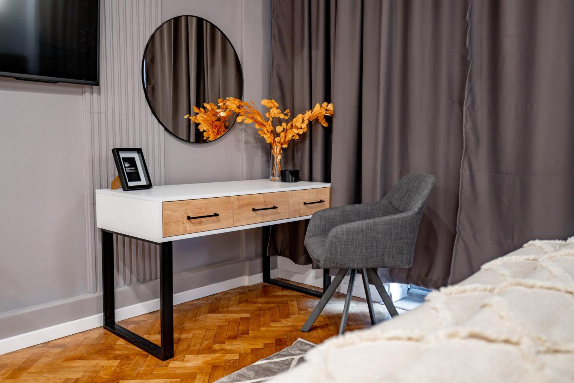 Apartamento Piata Natiunilor Unite Studios: Where Style Meets Bucharest's Pulse