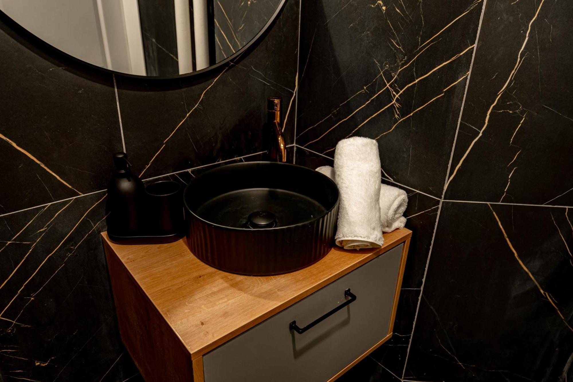 Apartamento Piata Natiunilor Unite Studios: Where Style Meets Bucharest's Pulse