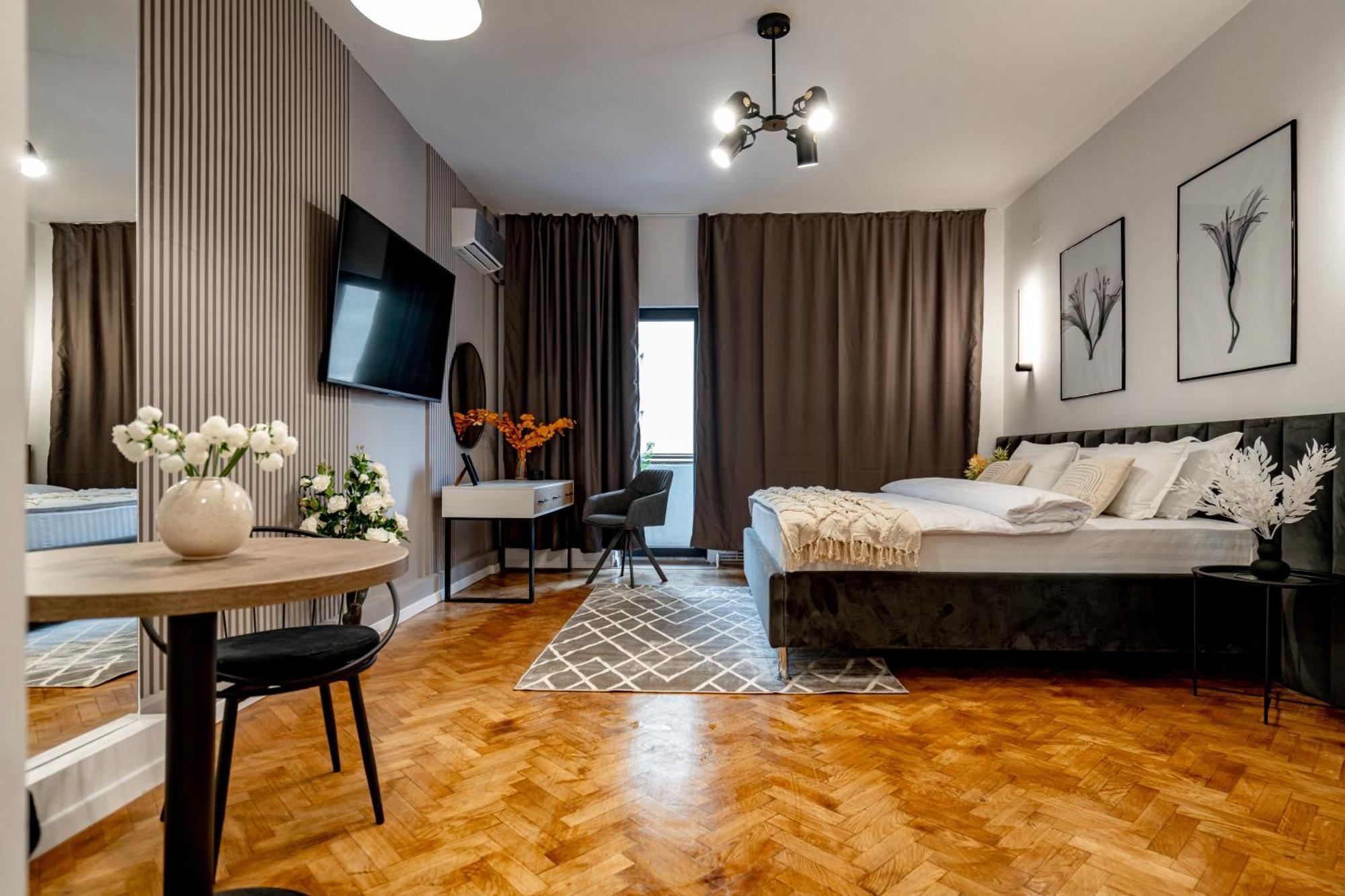 Piata Natiunilor Unite Studios: Where Style Meets Bucharest's Pulse Apartamento *