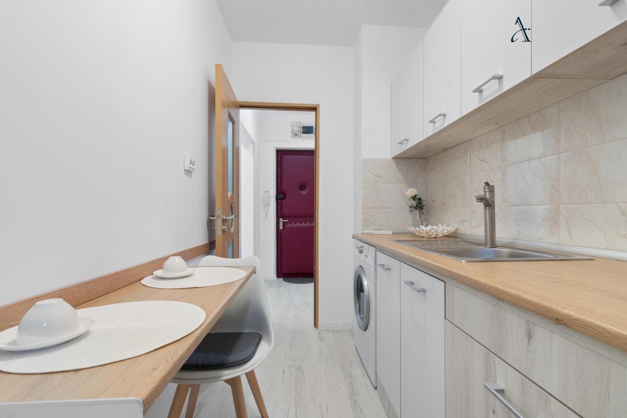 Apartment Rose Powder Studio *