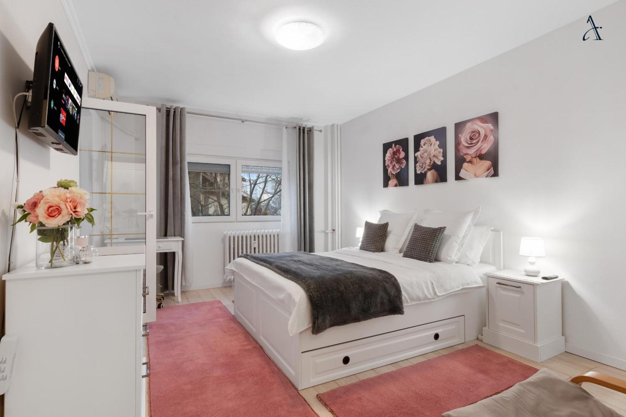 Rose Powder Studio Apartment *