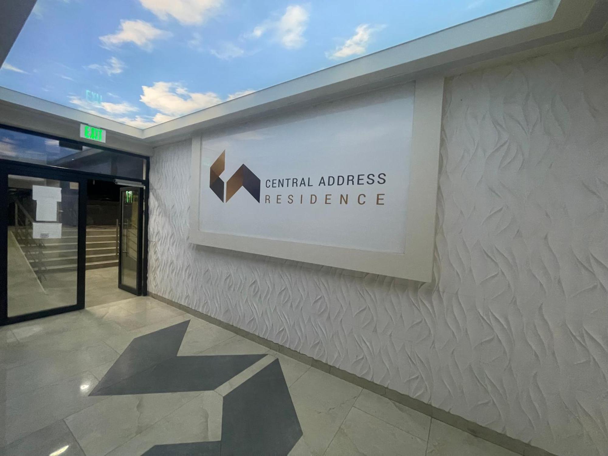 Apartment Adress Ad8 *