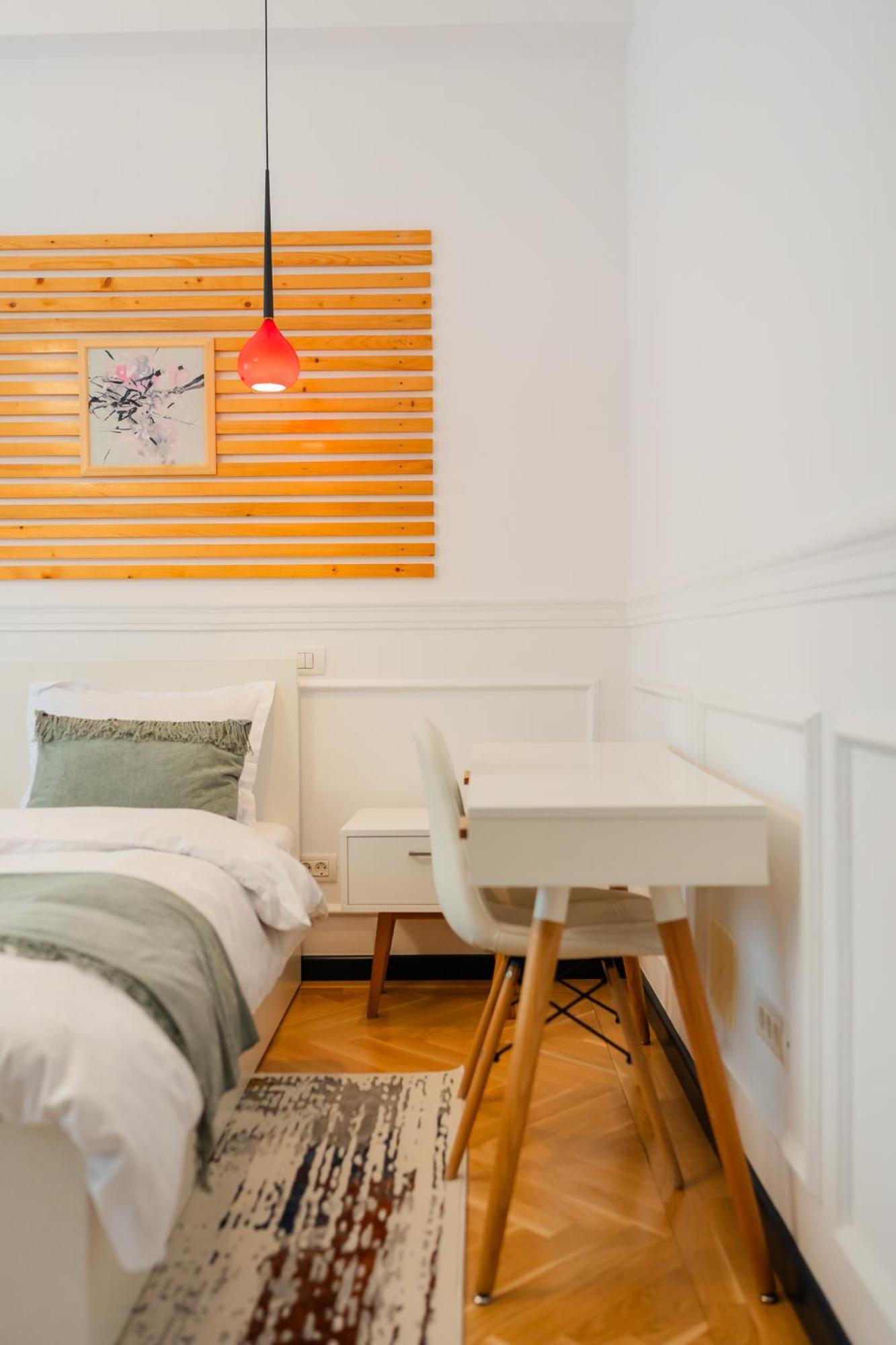 Historic Charm Meets Modern Comfort: Athenaeum 2br Apartment *