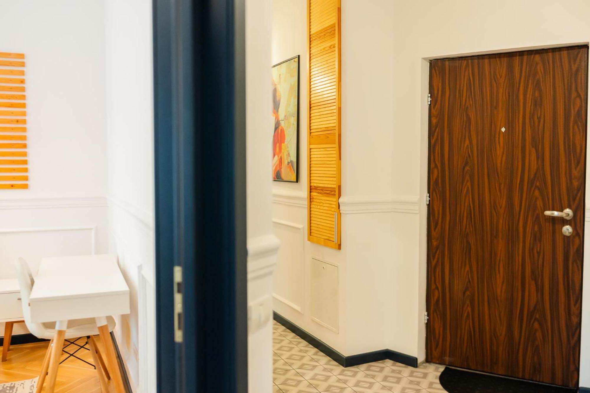 Historic Charm Meets Modern Comfort: Athenaeum 2br * Bucharest