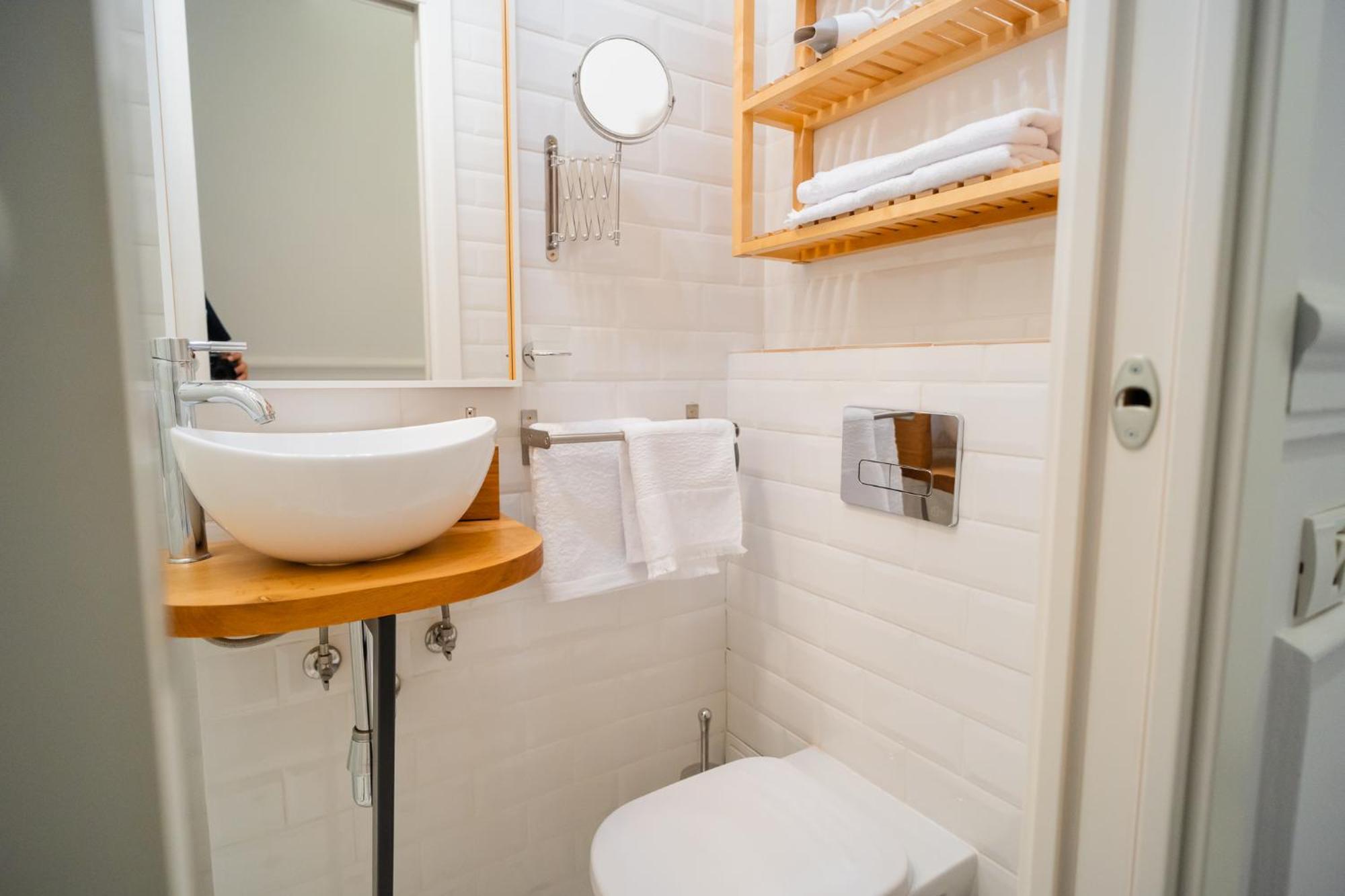 Historic Charm Meets Modern Comfort: Athenaeum 2br Apartment Bucharest