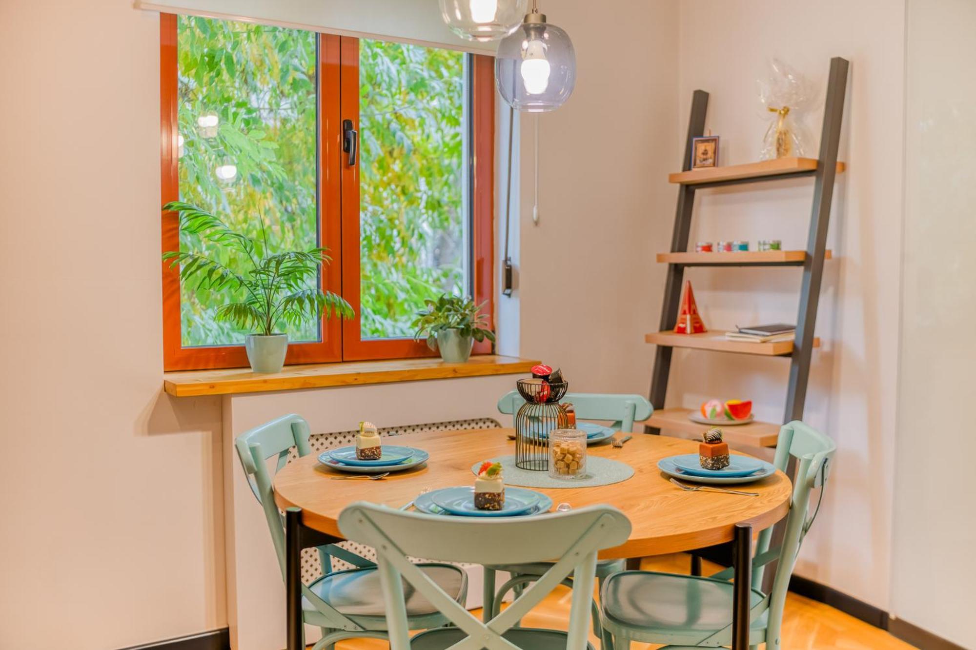 Historic Charm Meets Modern Comfort: Athenaeum 2br *