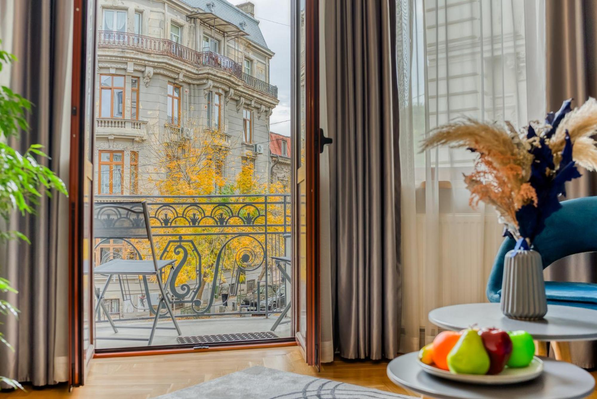 Apartment Historic Charm Meets Modern Comfort: Athenaeum 2br