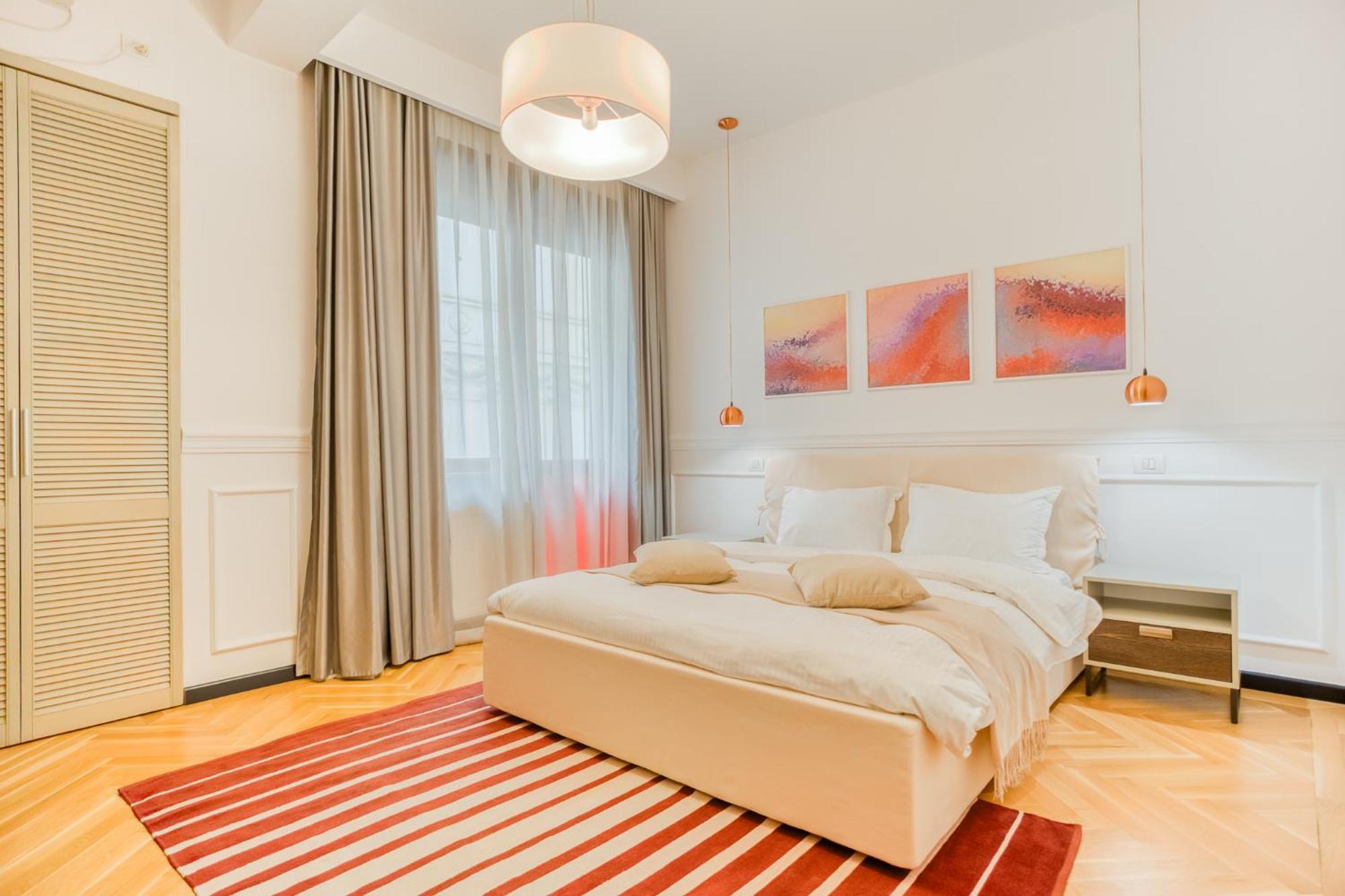 Apartment Historic Charm Meets Modern Comfort: Athenaeum 2br *