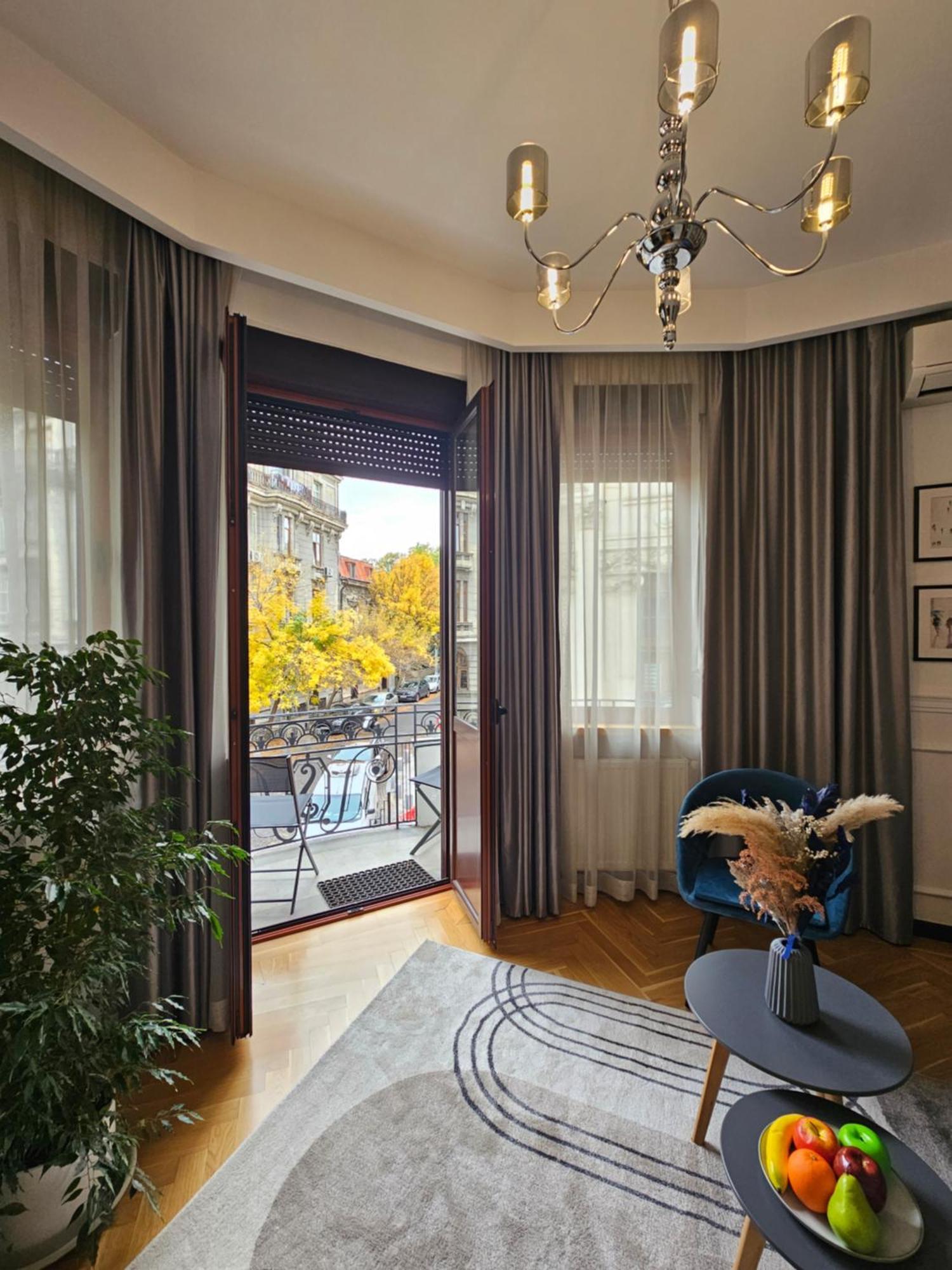 Historic Charm Meets Modern Comfort: Athenaeum 2br *