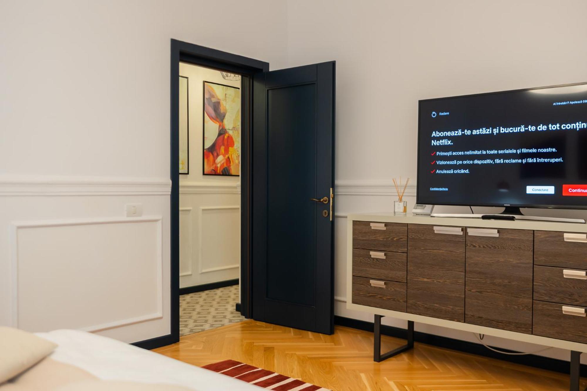 Apartment Historic Charm Meets Modern Comfort: Athenaeum 2br