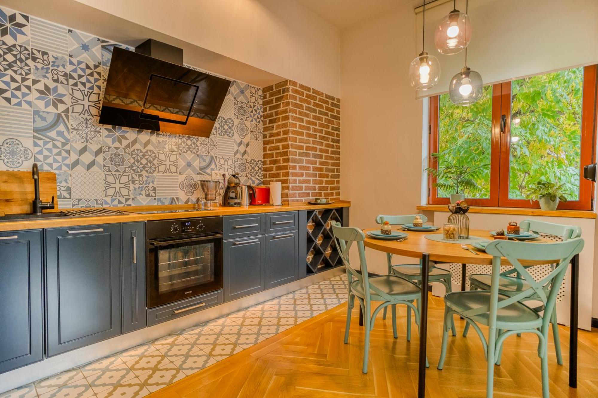 Historic Charm Meets Modern Comfort: Athenaeum 2br * Bucharest