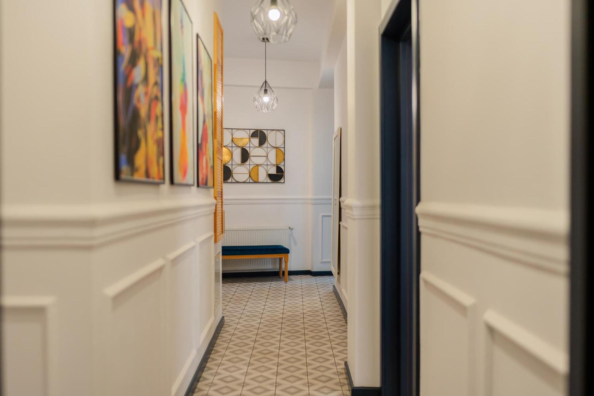 Historic Charm Meets Modern Comfort: Athenaeum 2br Apartment