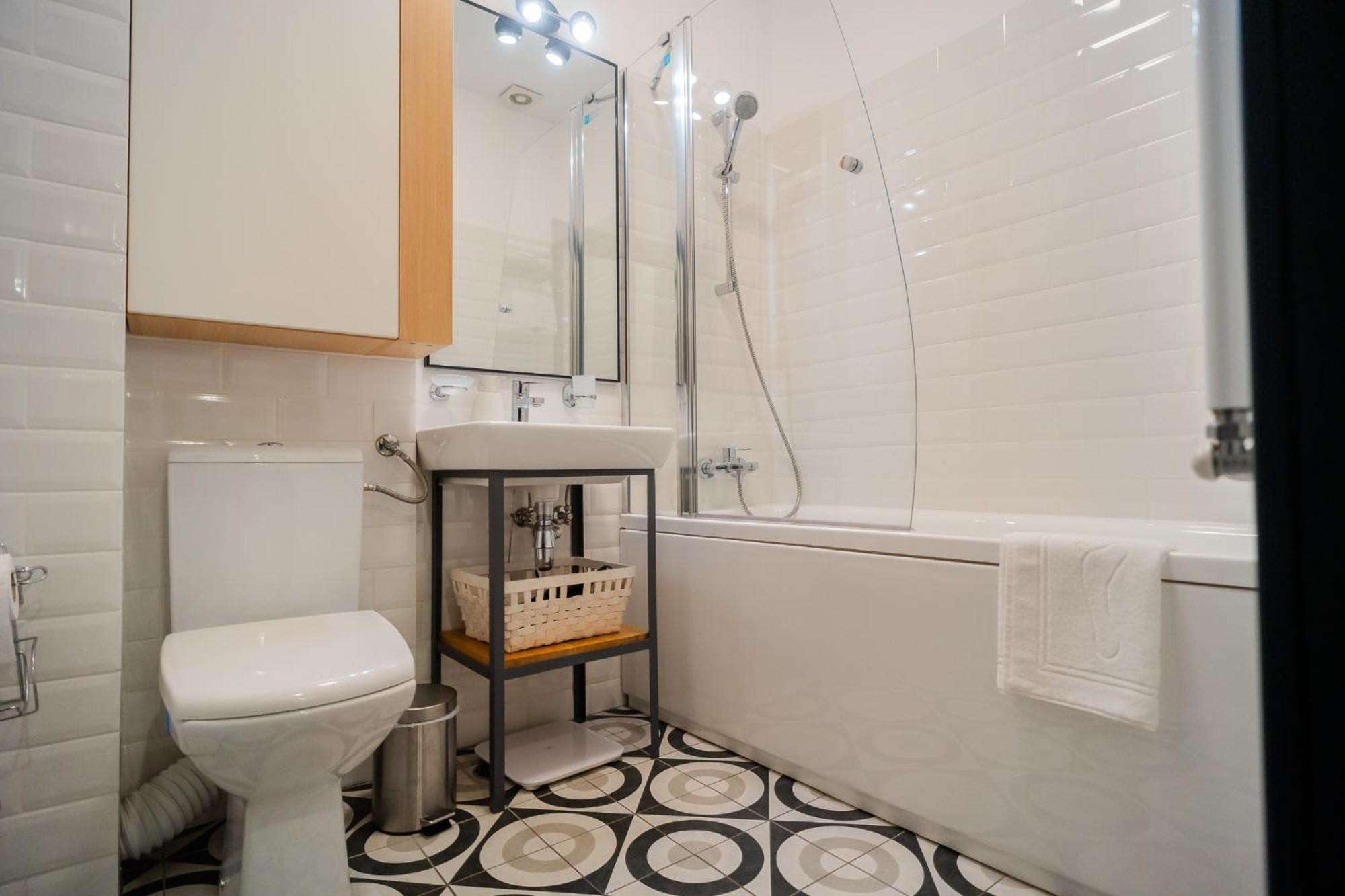 Historic Charm Meets Modern Comfort: Athenaeum 2br Apartment *