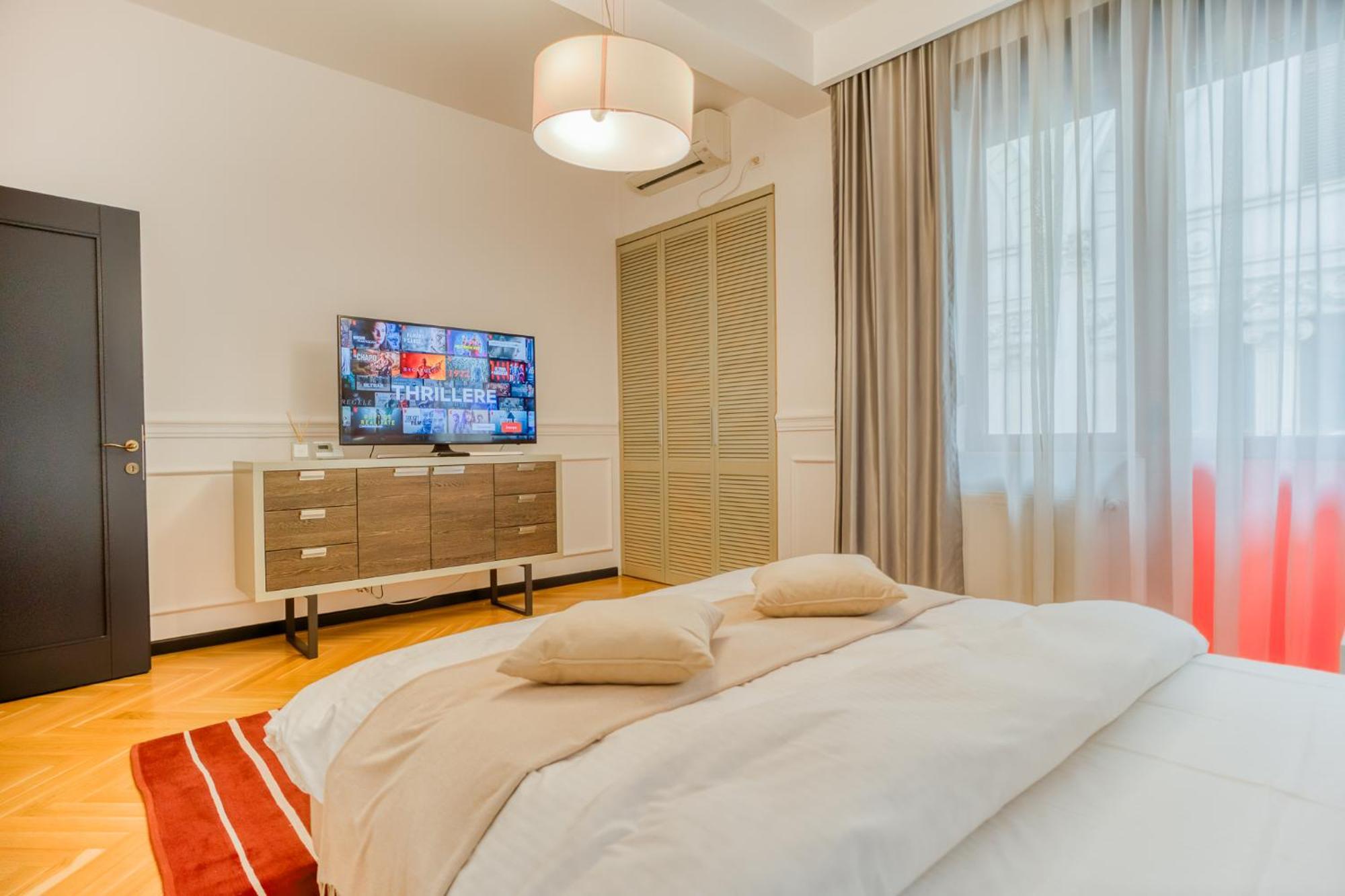 Historic Charm Meets Modern Comfort: Athenaeum 2br Bucharest