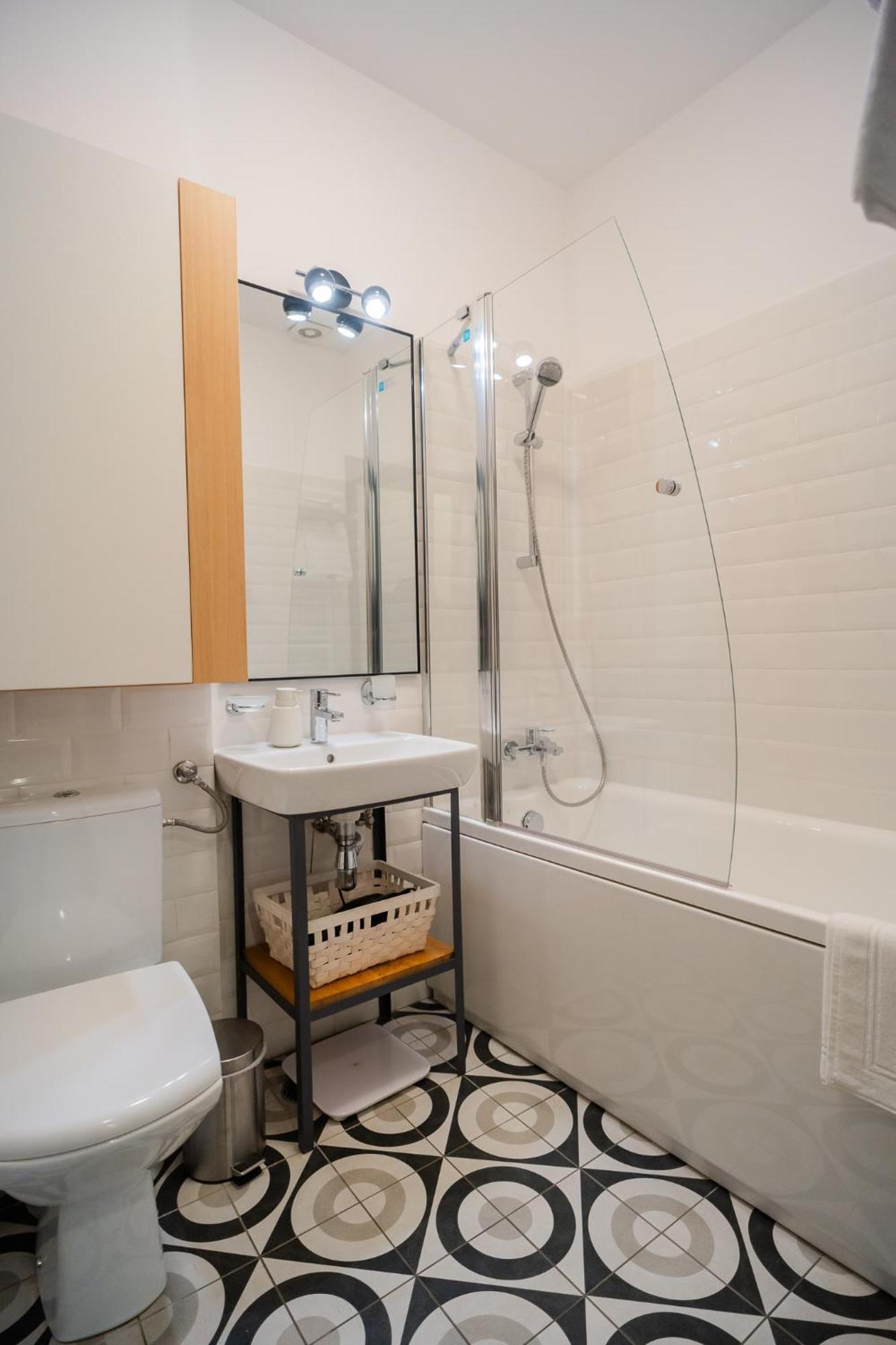 Apartment Historic Charm Meets Modern Comfort: Athenaeum 2br *