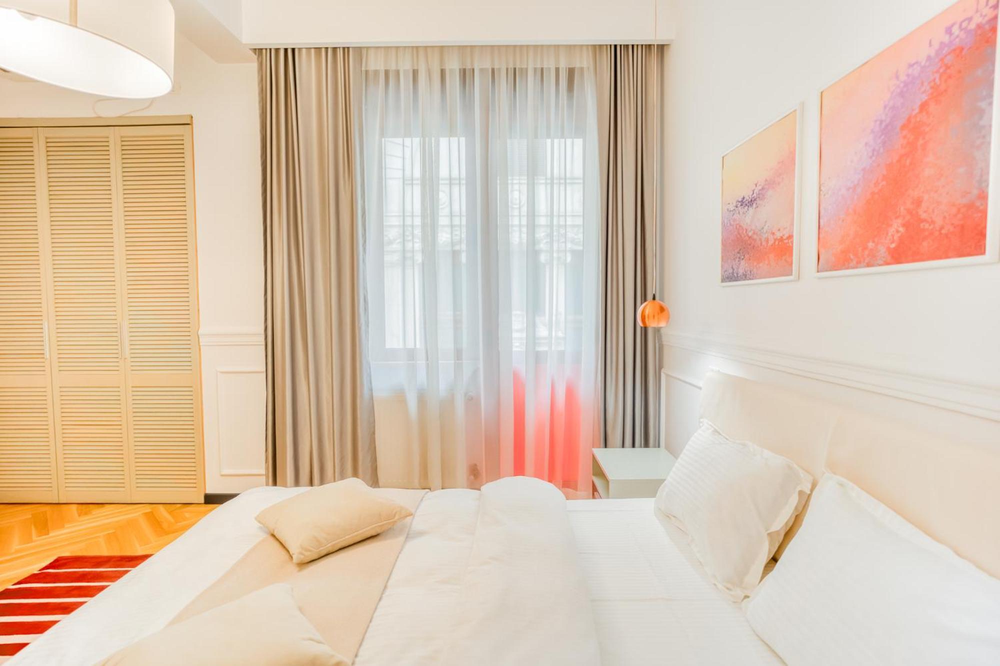 Historic Charm Meets Modern Comfort: Athenaeum 2br