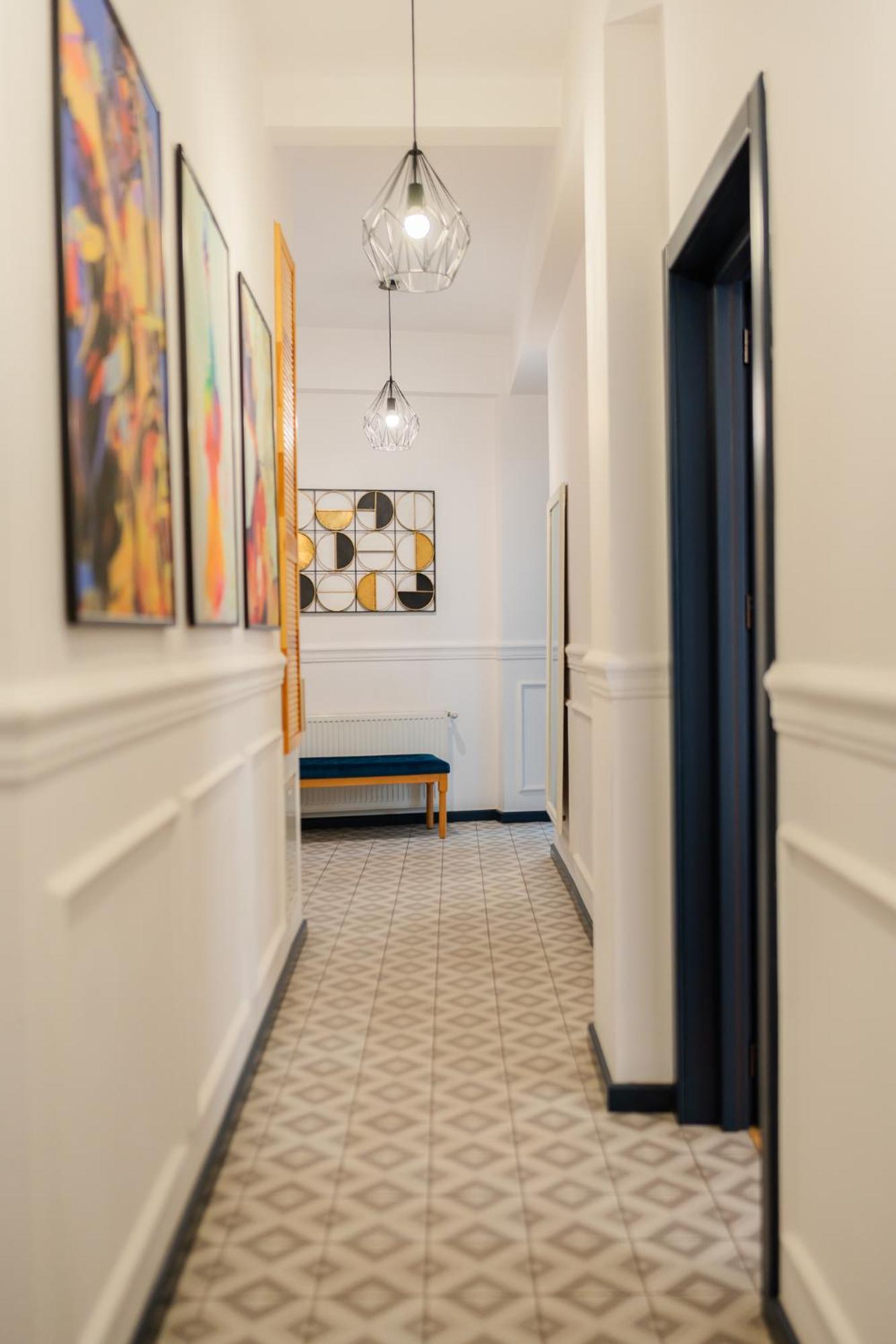 Historic Charm Meets Modern Comfort: Athenaeum 2br * Bucharest