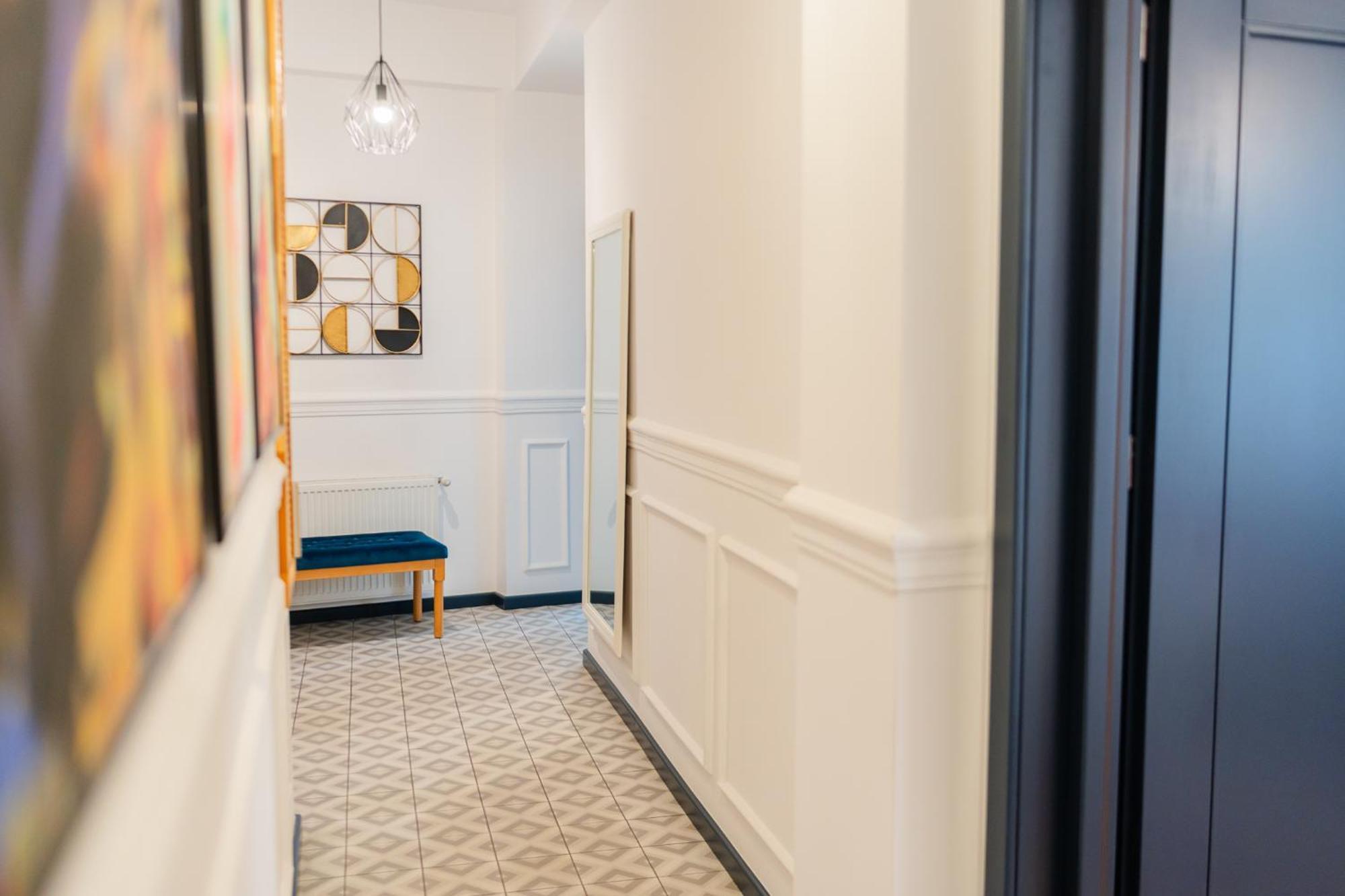 Historic Charm Meets Modern Comfort: Athenaeum 2br * Bucharest