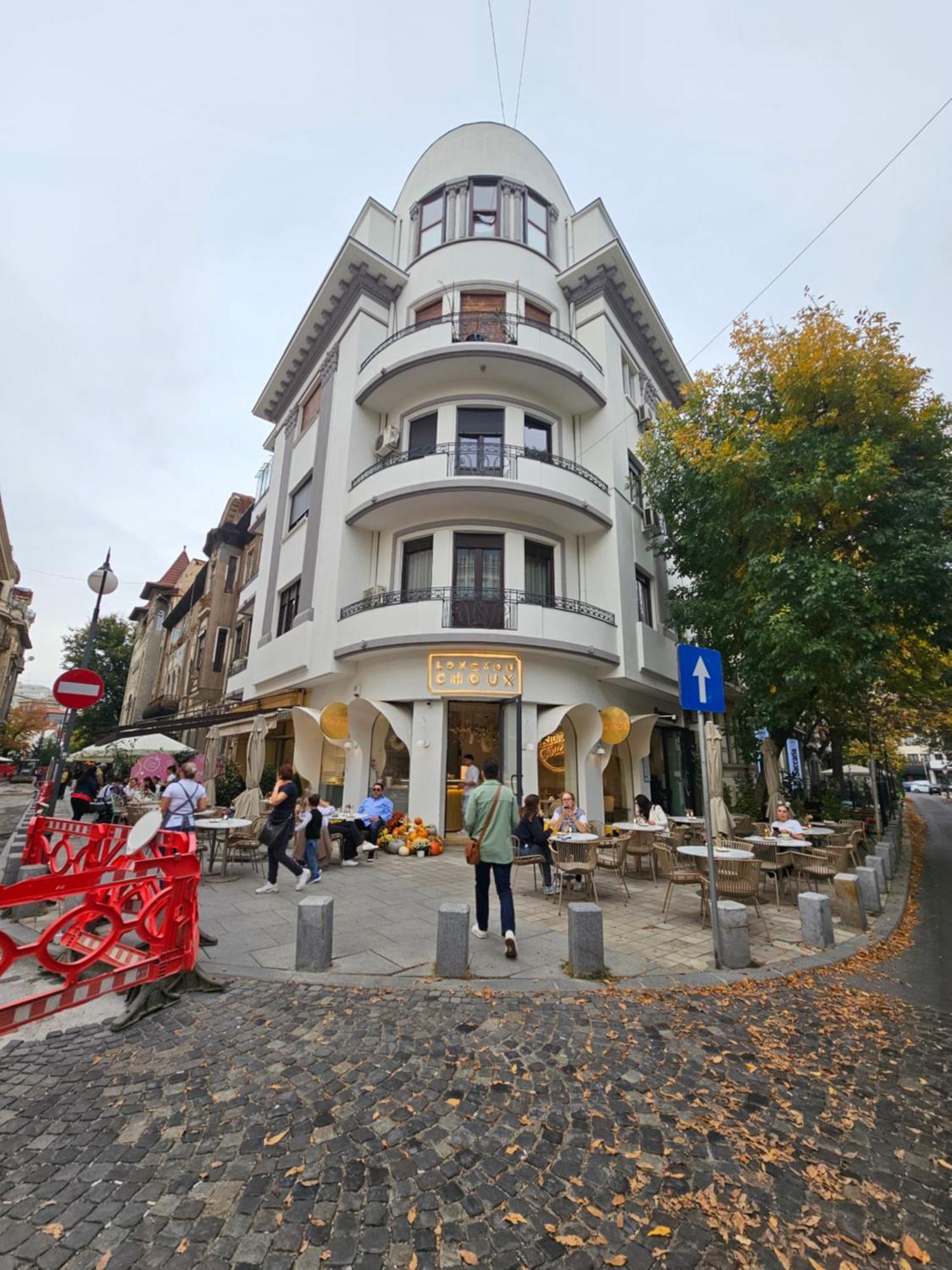 Historic Charm Meets Modern Comfort: Athenaeum 2br *