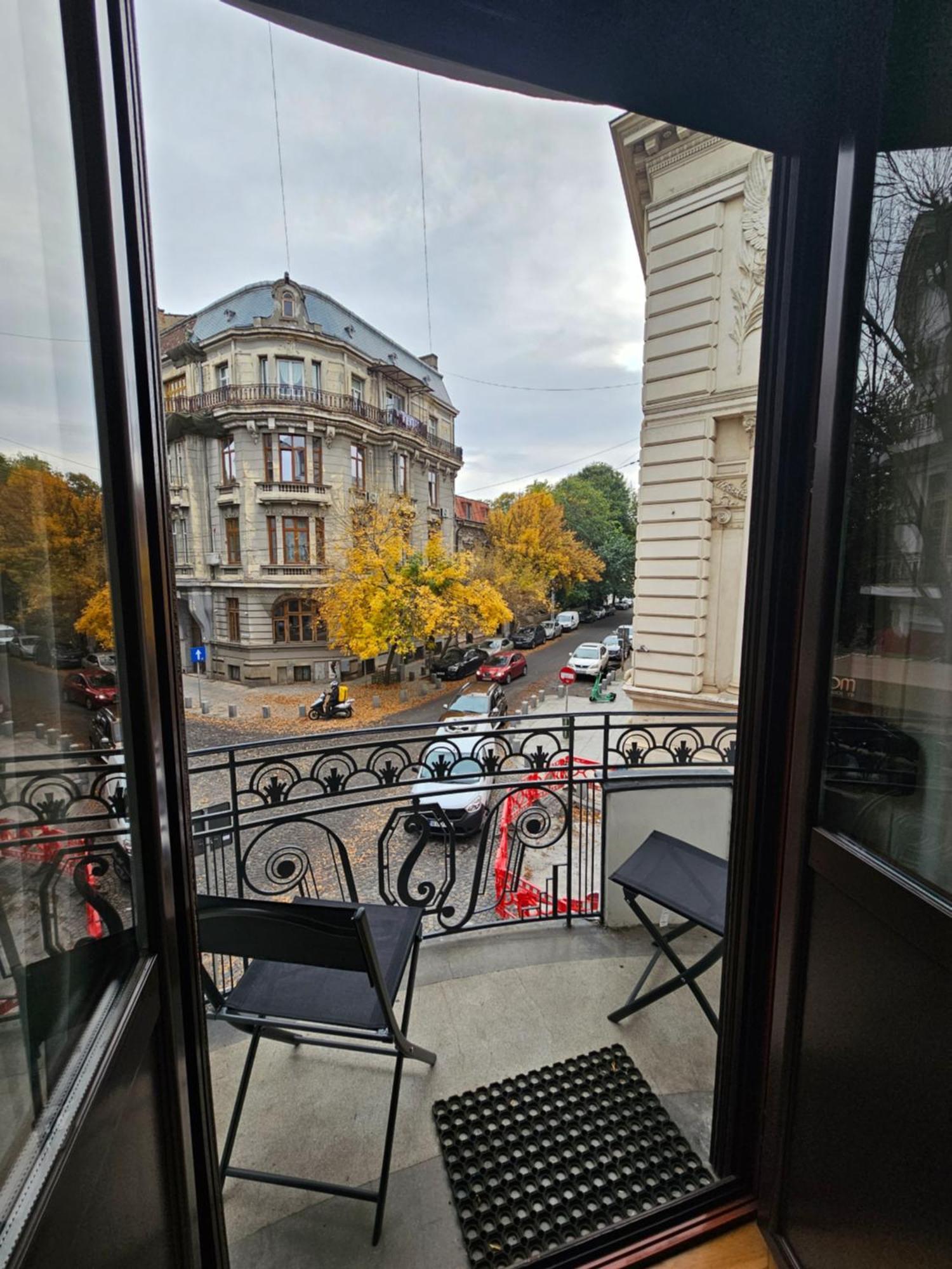 Apartment Historic Charm Meets Modern Comfort: Athenaeum 2br