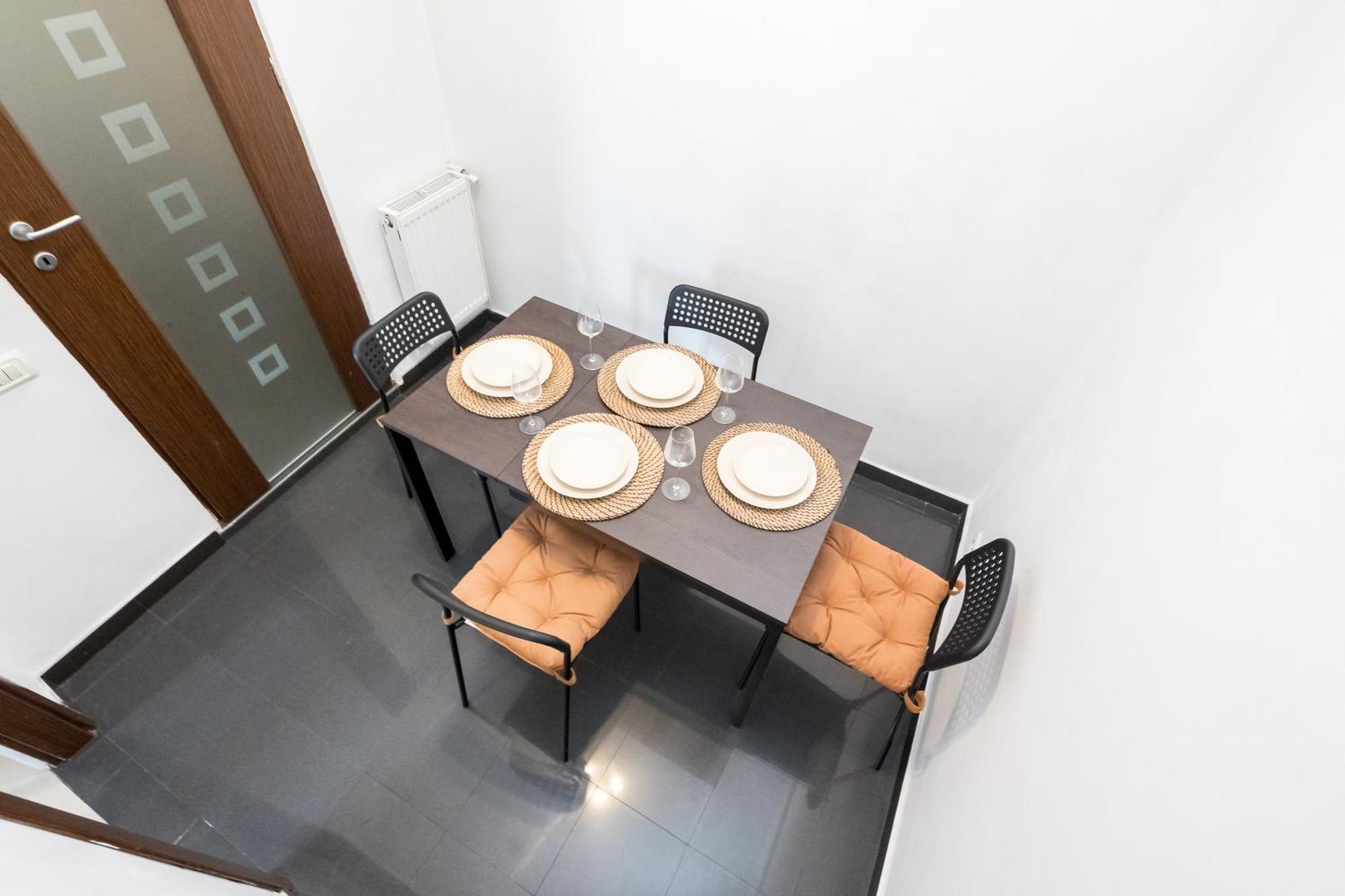 Modern & Spacious - Prime Location Bucharest's Old Town Apartament *
