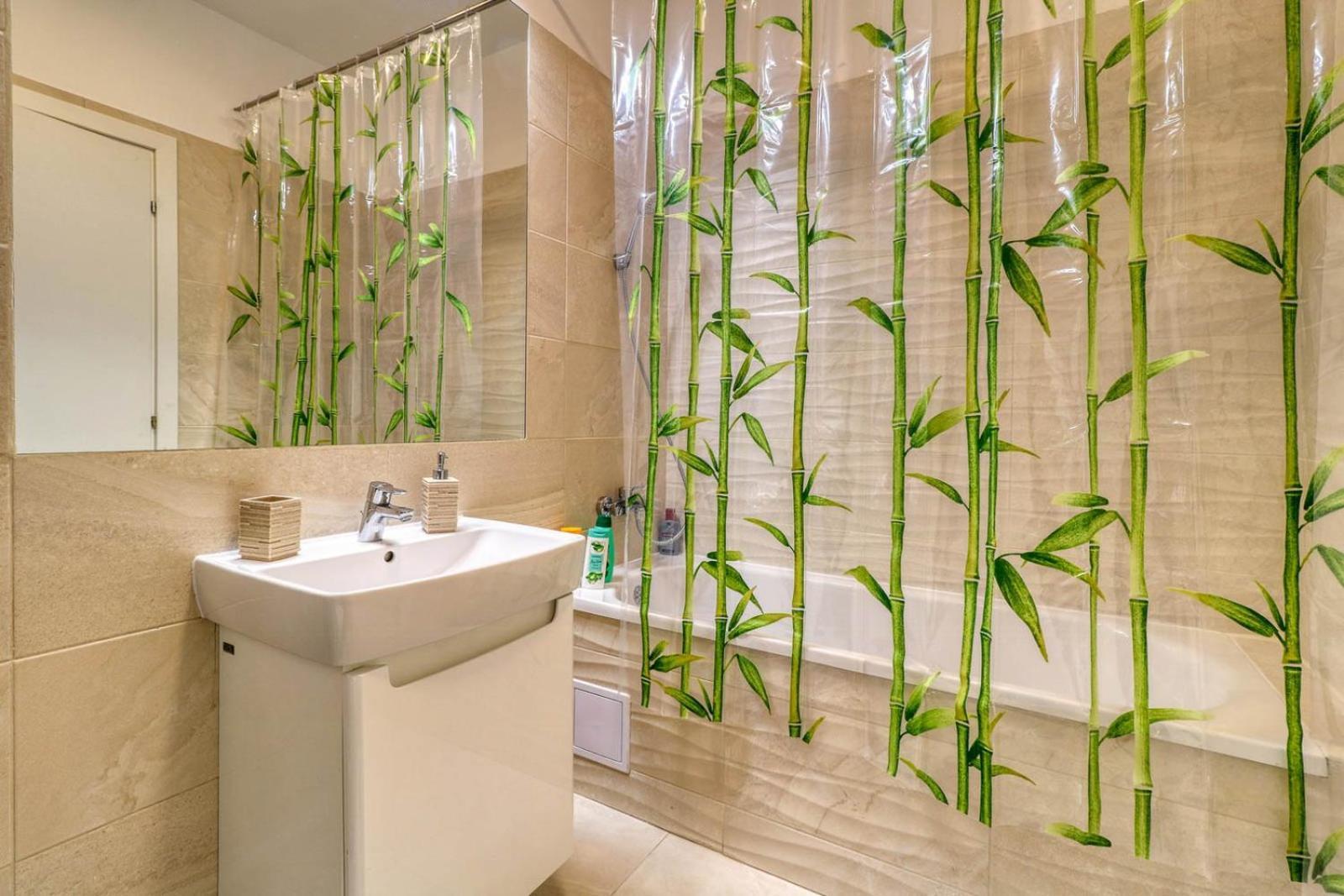Apartment Relaxation Station: Cozy With Smart Features Near Ior Park *