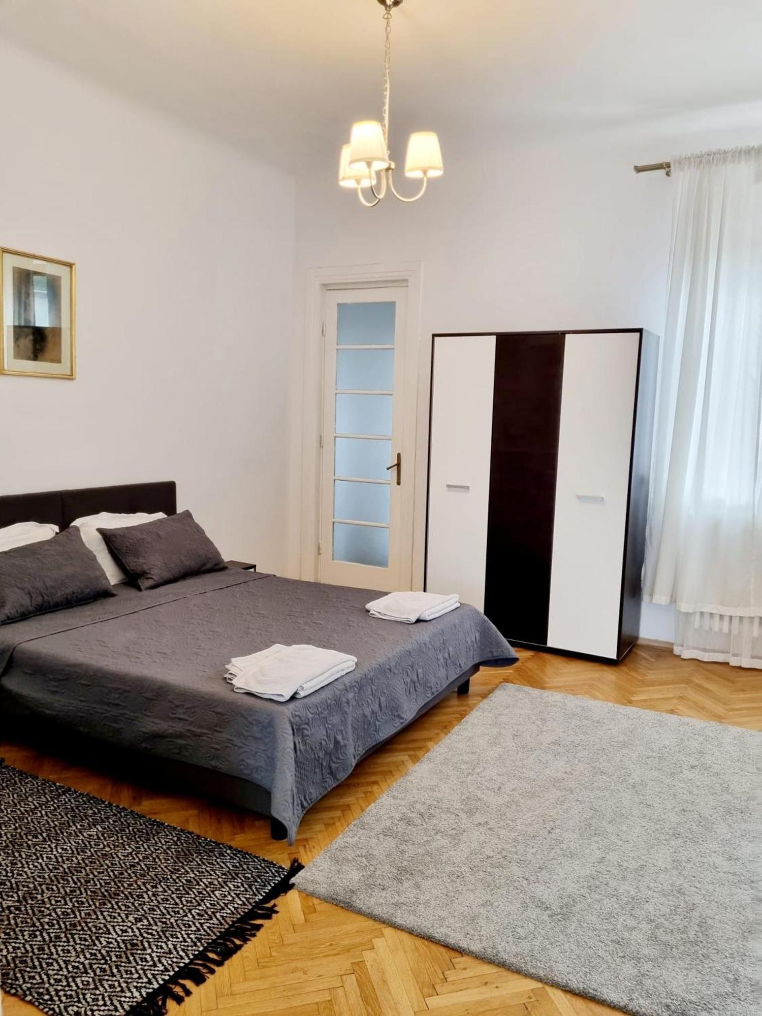 Apartment Cozy Near Center Bucharest