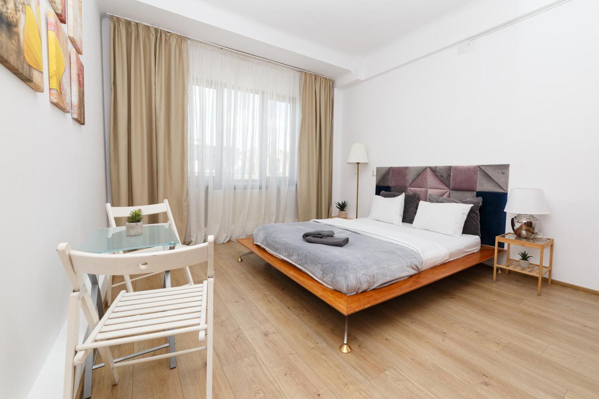 Apartament Color Franceza St *