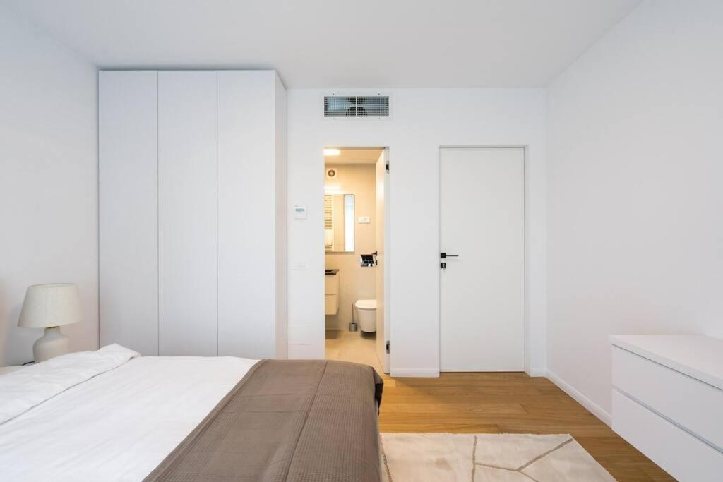 Apartment Luxurious New Penthouse + Parking Bucharest
